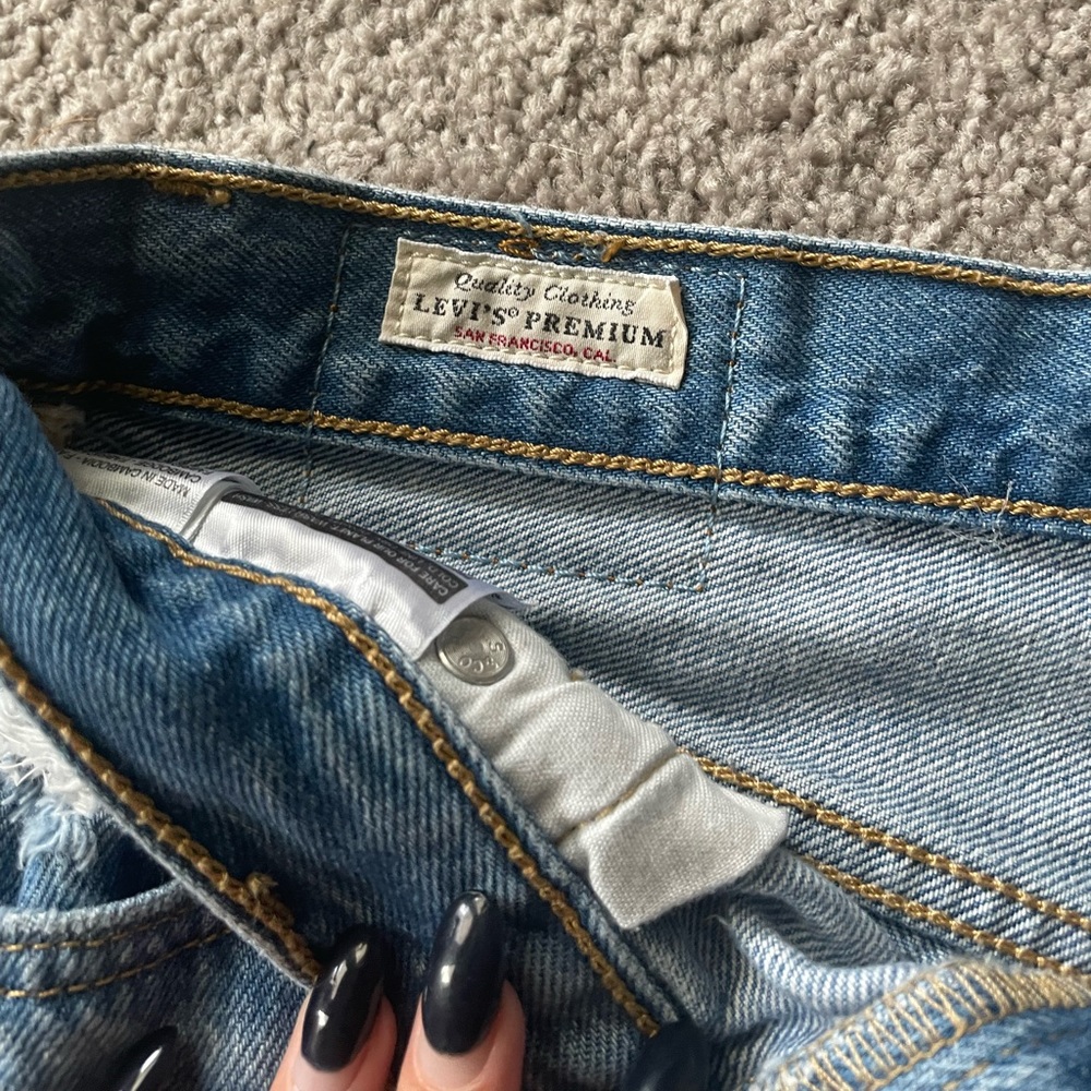 Levi’s 501 Shorts - Picture 4 of 6